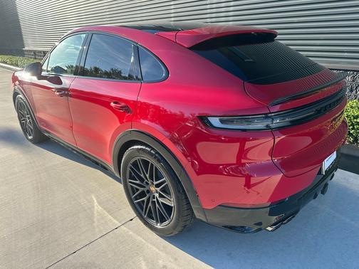 Carmine Red 2026 Porsche Cayenne GTS