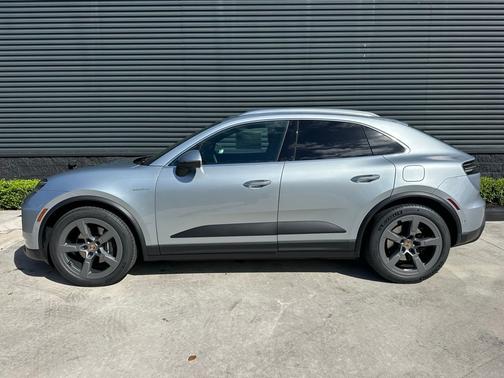 Silver Metallic 2026 Porsche Macan Base