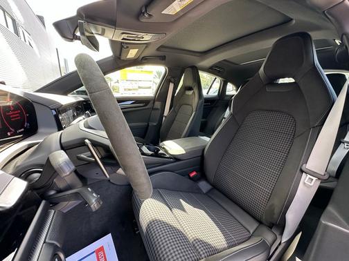 Ice Grey Metallic 2025 Porsche Panamera 4
