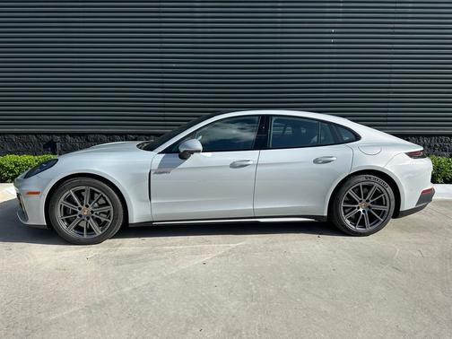 Ice Grey Metallic 2025 Porsche Panamera 4