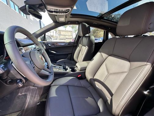 Volcano Grey Metallic 2026 Porsche Macan