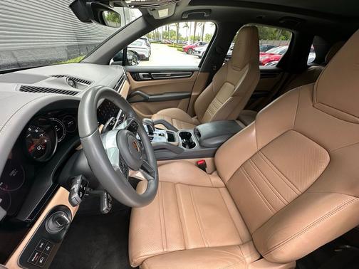 Moonlight Blue 2023 Porsche Cayenne