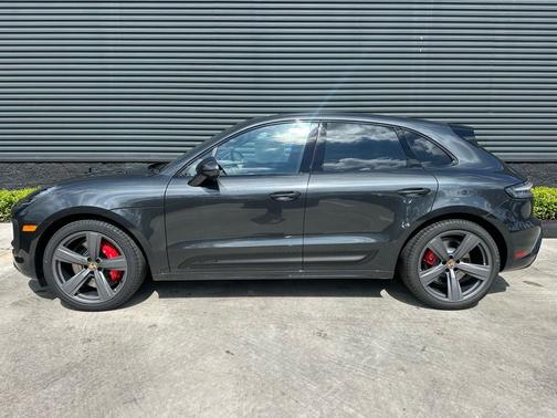 Volcano Grey Metallic 2026 Porsche Macan GTS