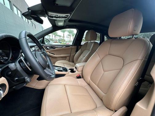 2025 Porsche Macan T