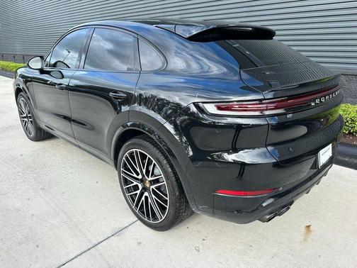 2024 Porsche Cayenne AWD