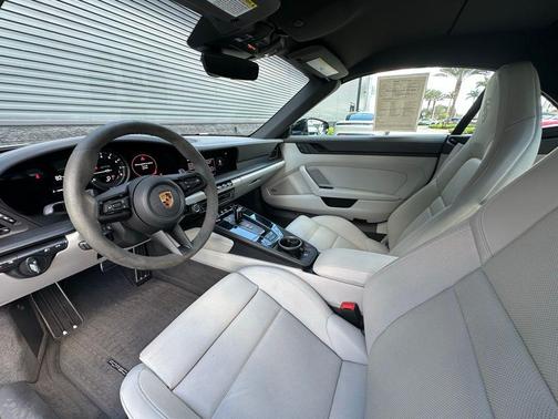 2022 Porsche 911 Carrera GTS
