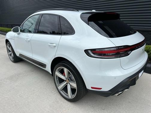 Carrara White Metallic 2026 Porsche Macan S