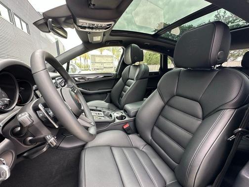 Carrara White Metallic 2026 Porsche Macan S