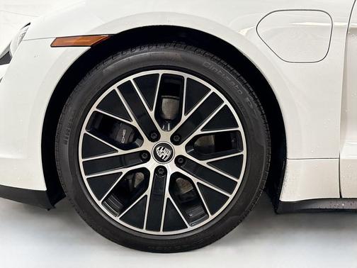 2022 Porsche Taycan Base