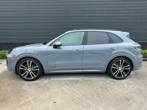 2026 Porsche Cayenne GTS