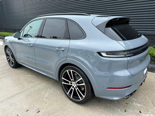 2026 Porsche Cayenne GTS