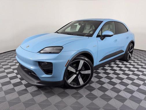 Frozen Blue 2026 Porsche Macan 4