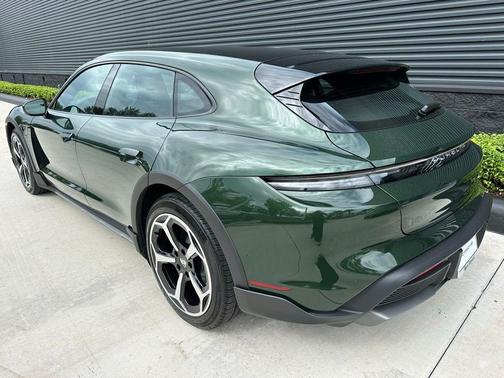 2025 Porsche Taycan 4