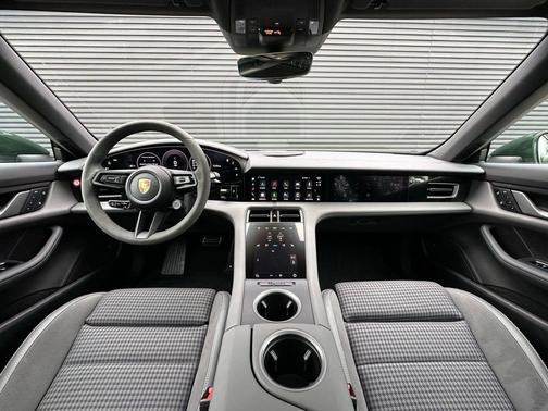 2025 Porsche Taycan 4