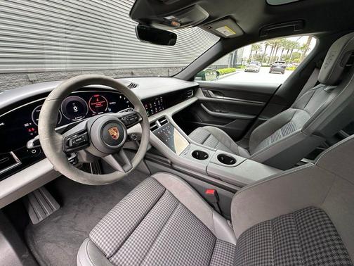 2025 Porsche Taycan 4