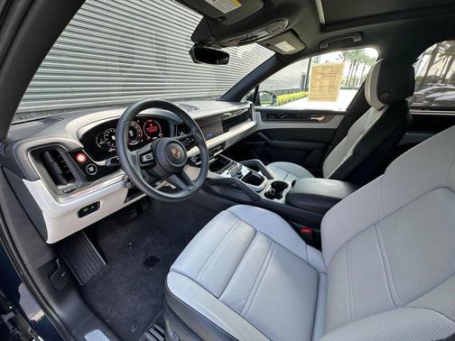 2025 Porsche Cayenne Base