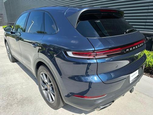 2025 Porsche Cayenne Base