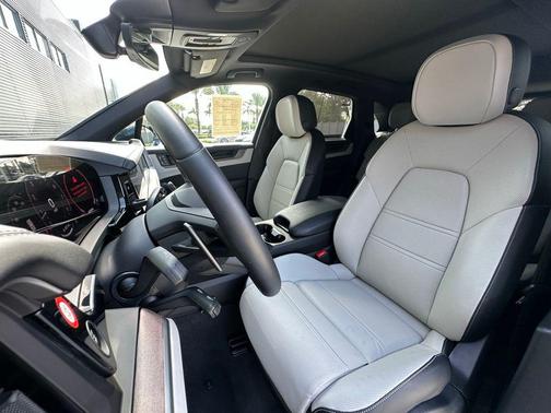 2025 Porsche Cayenne Base
