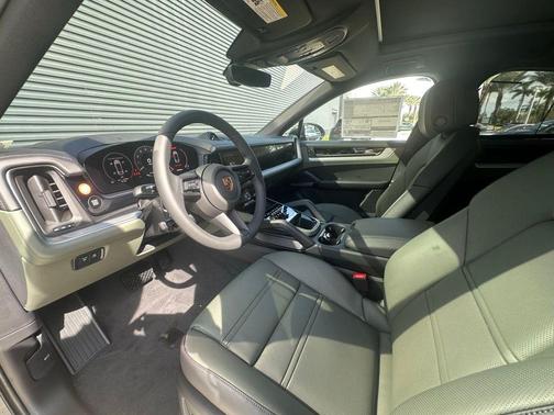 2025 Porsche Cayenne AWD