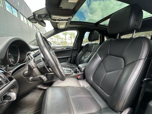 2020 Porsche Macan Base