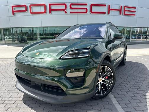 Oak Green Metallic 2025 Porsche Macan 4S