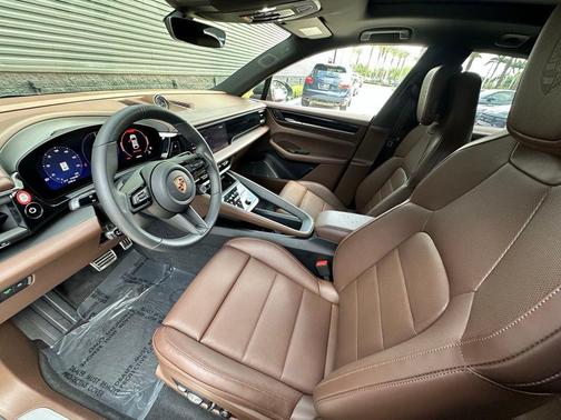 Oak Green Metallic 2025 Porsche Macan 4S