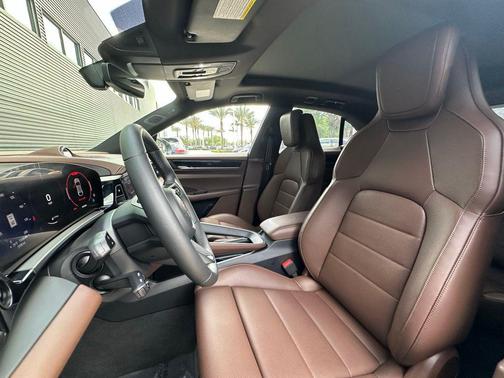 Oak Green Metallic 2025 Porsche Macan 4S