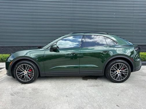 Oak Green Metallic 2025 Porsche Macan 4S