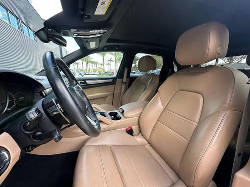 2023 Porsche Cayenne Platinum Edition