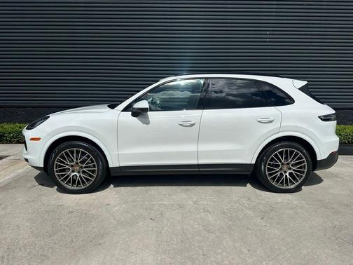 2023 Porsche Cayenne Platinum Edition