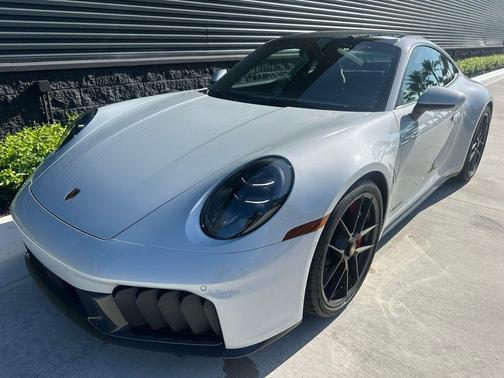 2025 Porsche 911 Carrera GTS