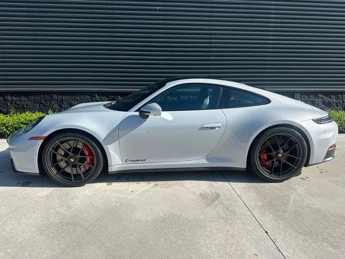 2025 Porsche 911 Carrera GTS