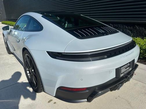 2025 Porsche 911 Carrera GTS