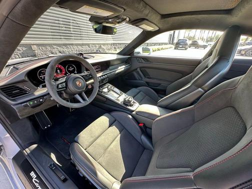 2025 Porsche 911 Carrera GTS