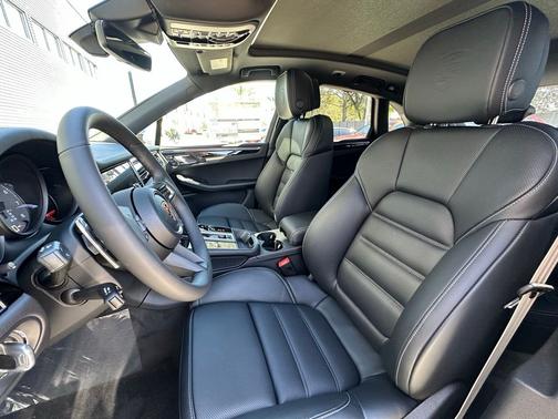 Carrara White Metallic 2026 Porsche Macan S