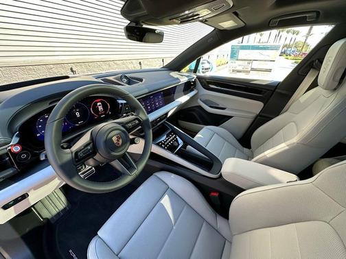 2025 Porsche Macan 4S