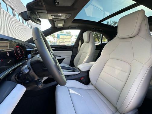 2025 Porsche Macan 4S