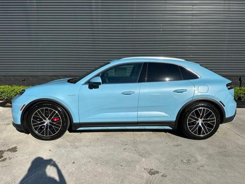2025 Porsche Macan 4S