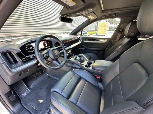 2024 Porsche Cayenne Base