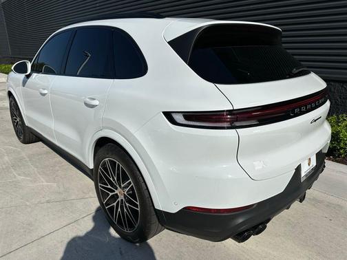 2024 Porsche Cayenne Base