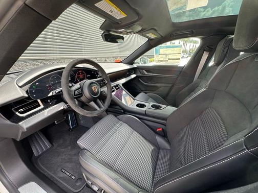 2025 Porsche Taycan Base