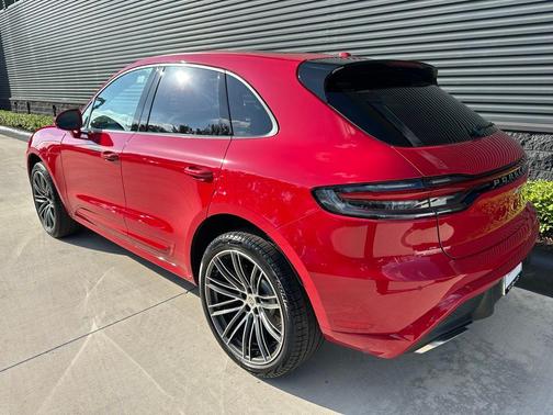 2026 Porsche Macan Base