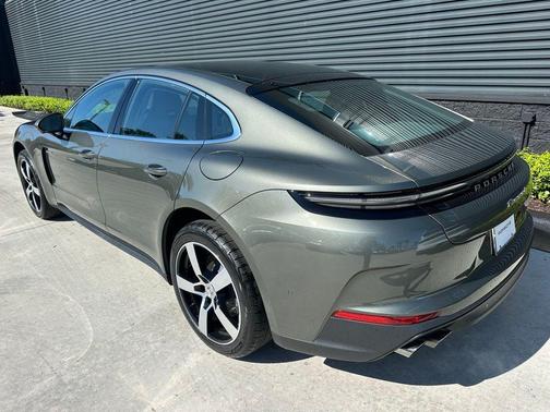 2026 Porsche Panamera 4