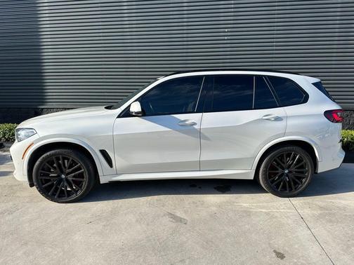 2021 BMW X5 M50i