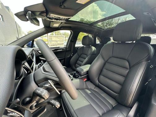 2025 Porsche Macan T