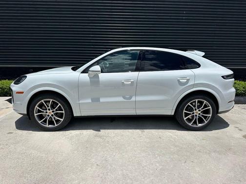 Carrara White Metallic 2026 Porsche Cayenne AWD