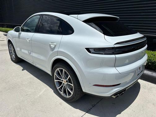 Carrara White Metallic 2026 Porsche Cayenne AWD