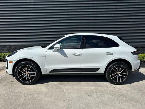 2026 Porsche Macan Base