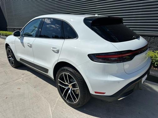 2026 Porsche Macan Base