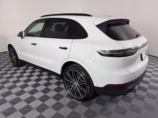White 2023 Porsche Cayenne S